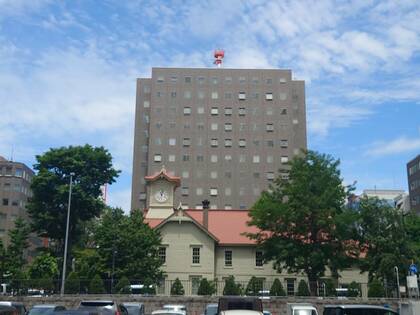 札幌市役所から見た時計台です